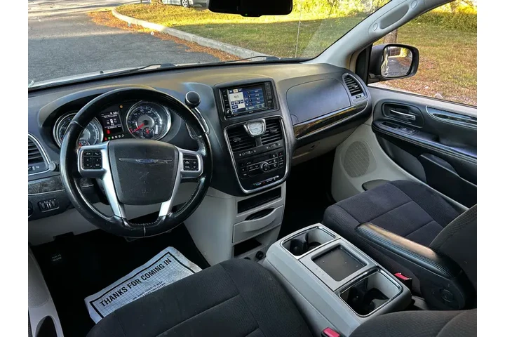 $6250 : 2012 Town & Country Touring image 6