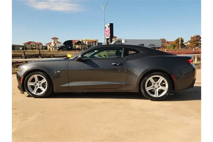 $16250 : Chevrolet Camaro 2017 LT 2dr image 4