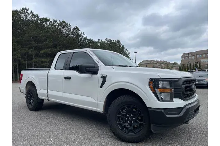 $33039 : Ford F-150 2023 4x2 XL 4dr S image 1