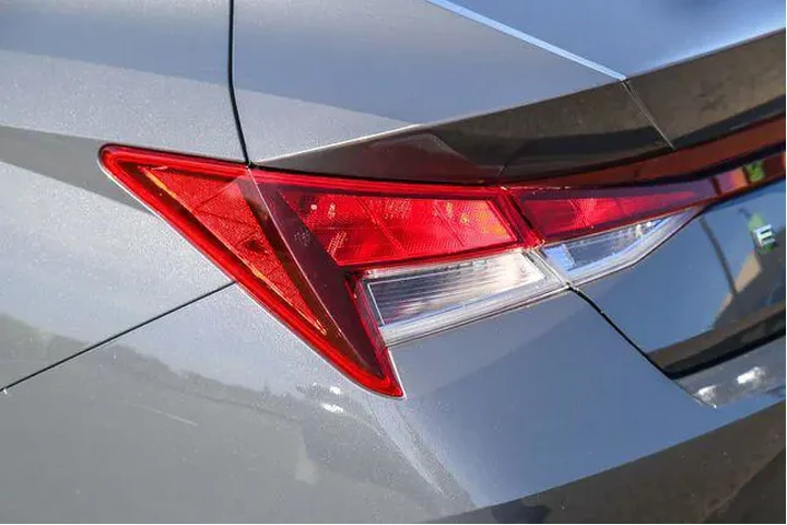 $19992 : Hyundai ELANTRA 2023 SEL 4dr image 10