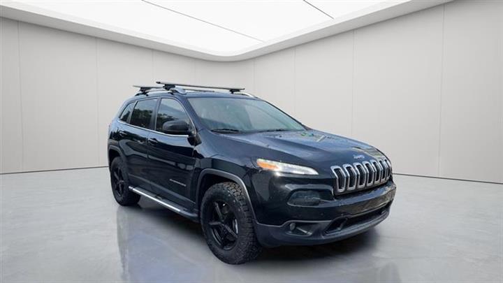 2018 Cherokee LATITUDE PLUS image 2