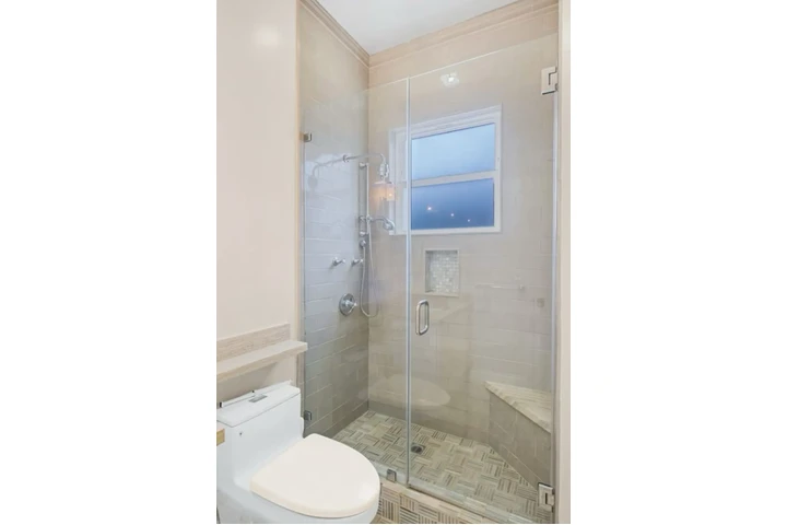 $2550 : 3Bed Home in Huntington Park image 9