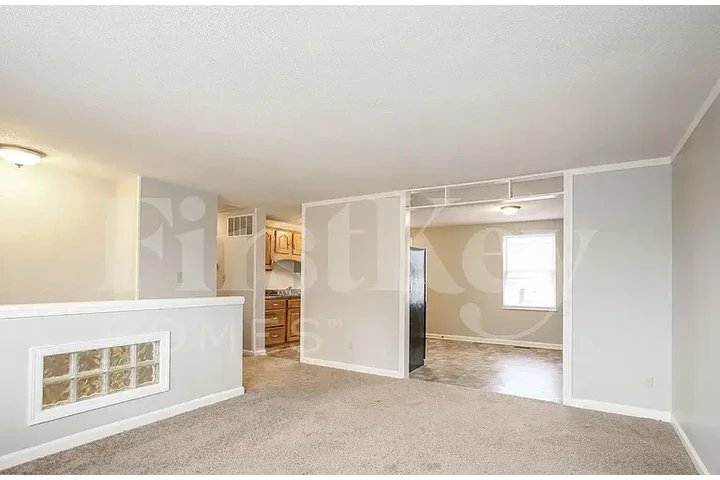 $1530 : HOUSE FOR RENT IN INDIANAPOLIS image 4