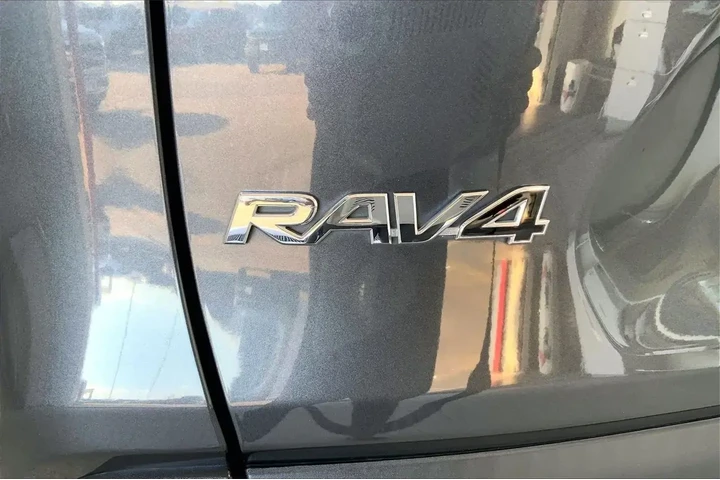 $28591 : Toyota RAV4 2021 Limited 4dr image 9
