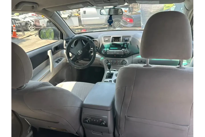 $10995 : Used 2012 Highlander 4WD 4dr image 9