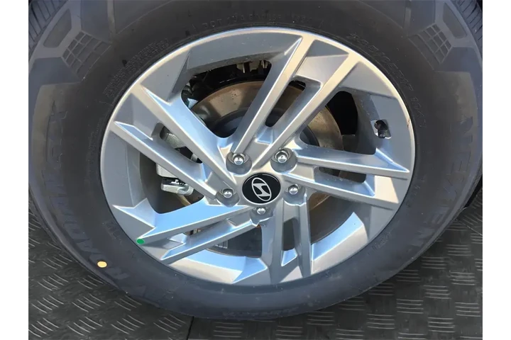 $25766 : Hyundai TUCSON 2025 AWD SE 4 image 9