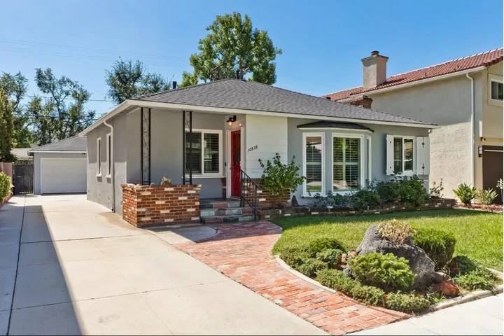 $2470 : 3 bedroom house in South Gate image 1