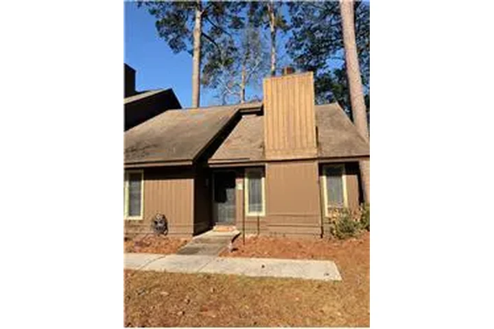 $2000 : Rental property with 3 bedro image 1