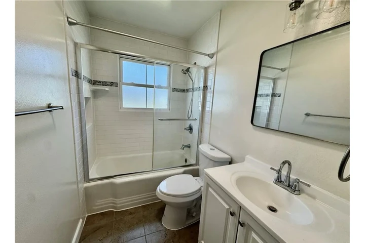 $1900 : Single Residence image 5
