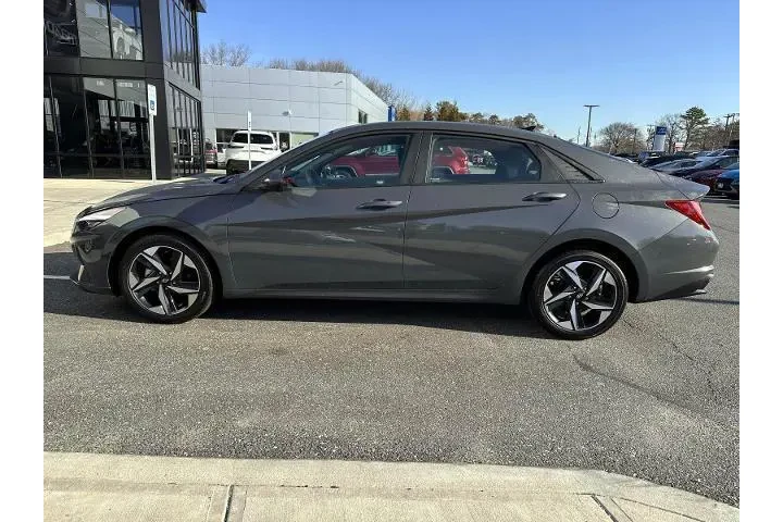 $18888 : Hyundai ELANTRA 2023 SEL 4dr image 2