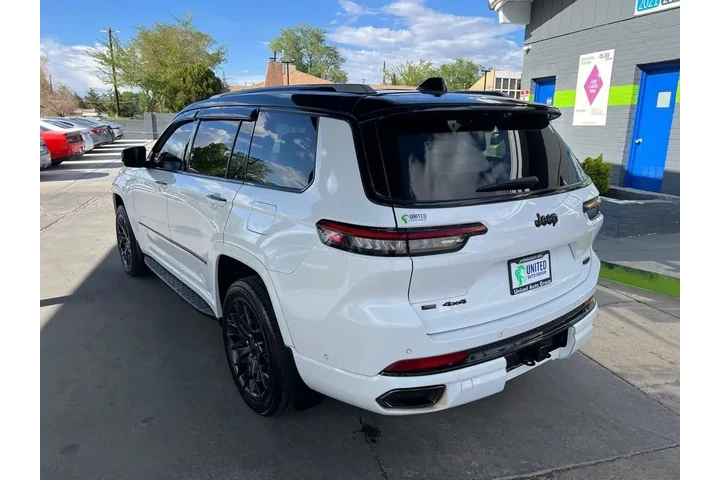 2023 Grand Cherokee L Summit image 7