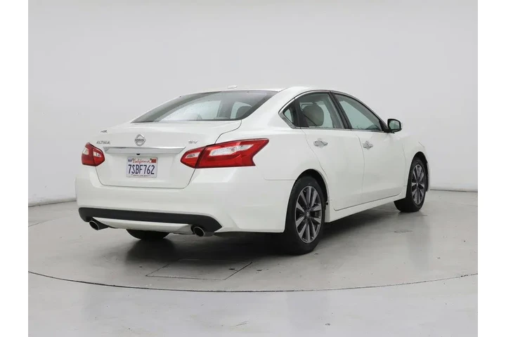 $13998 : Nissan Altima 2016 2.5 SV 4d image 8