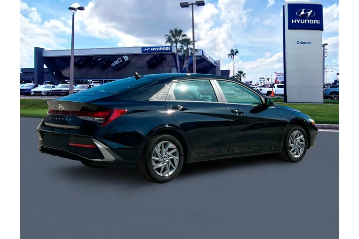 $19177 : Hyundai ELANTRA 2024 SEL 4dr image 8