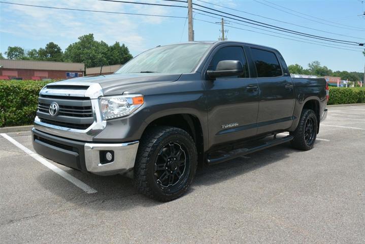 2015 Tundra SR5 image 1