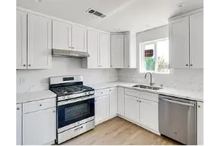 NORTHRIDGE APTOS EN RENTA image 5