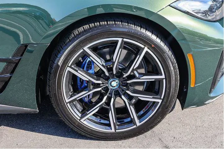 $32498 : BMW i4 2023 eDrive40 Gran Co image 9