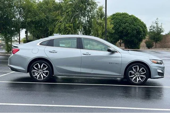 $20983 : Chevrolet Malibu 2025 RS 4dr image 10