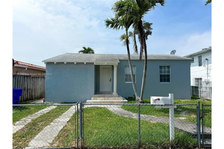 $800 : charming HOME ..Miami, FL image 1