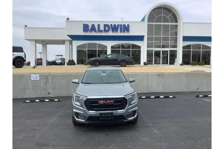 $25750 : GMC Terrain 2024 AWD SLE 4dr image 2