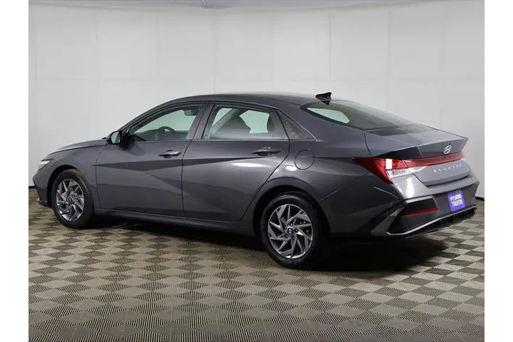 $19199 : Hyundai ELANTRA Hybrid 2025 image 8