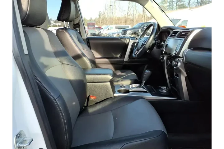 $31690 : Toyota 4Runner 2020 4x4 SR5 image 7