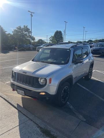 $13675 : PRE-OWNED 2016 JEEP RENEGADE image 5