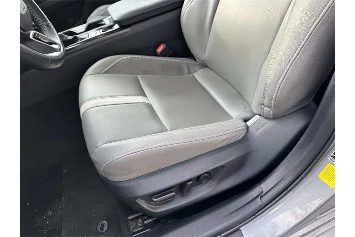 $27533 : Toyota Camry 2025 XSE 4dr Se image 10