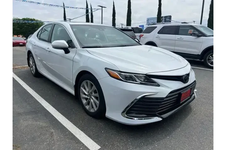 $24988 : Toyota Camry 2021 AWD LE 4dr image 4