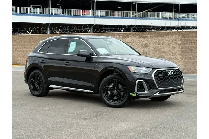 $31989 : Audi Q5 2022 AWD e quattro S image 1