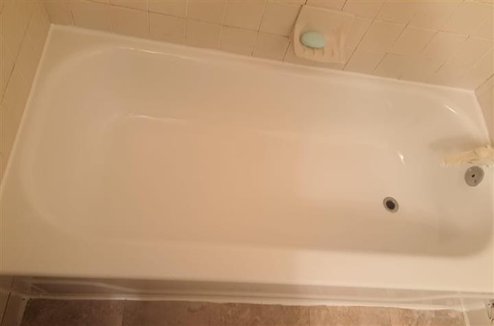 Herrera Bathtub Reglazing image 2