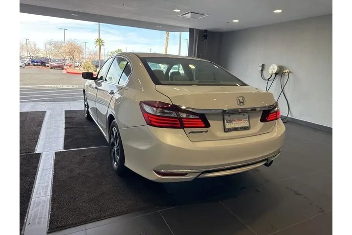 $16749 : Honda Accord 2017 LX 4dr Sed image 9