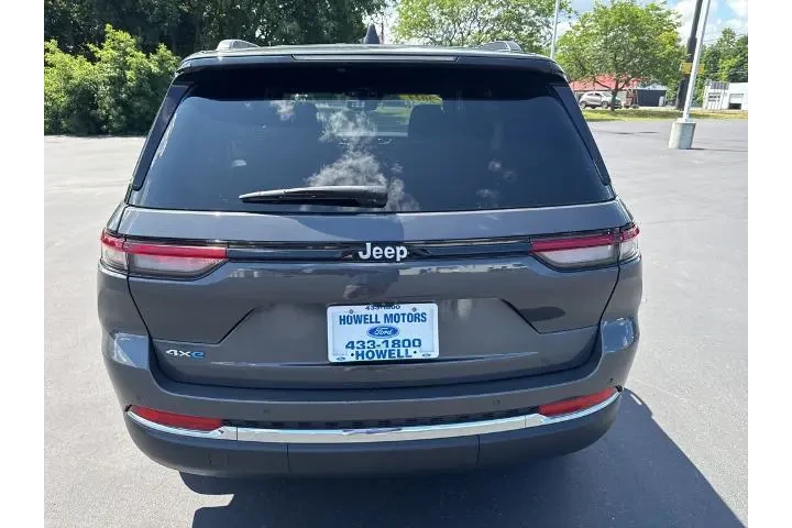 $28400 : Jeep Grand Cherokee 2024 4x4 image 6