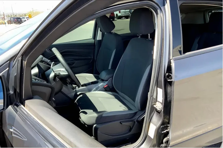 $8484 : Ford Escape 2016 S 4dr SUV image 7