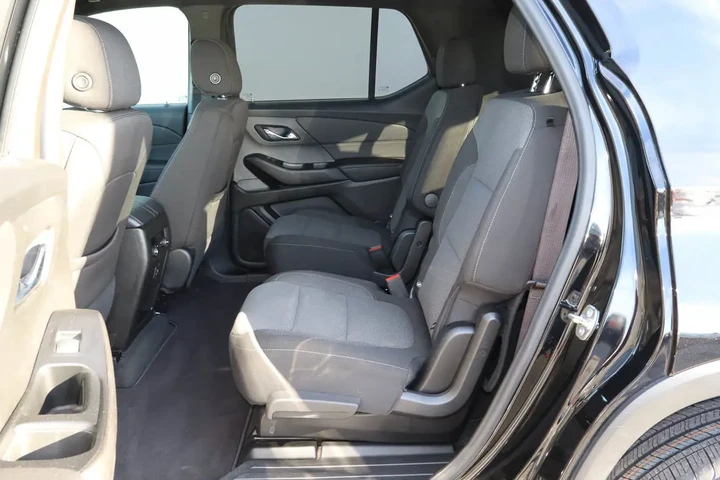 $28787 : 2023 Traverse FWD 4dr LT Clot image 8