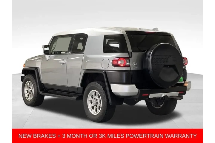 $28988 : 2012 FJ Cruiser 4WD 4dr Auto image 3