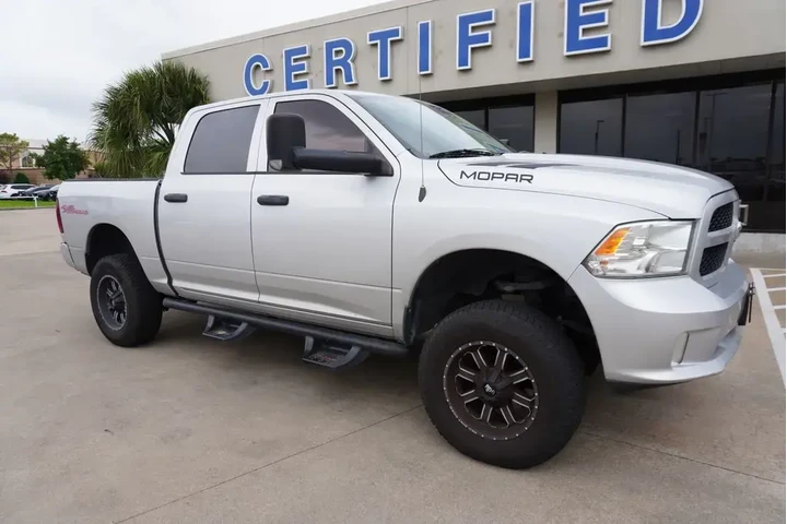 $22725 : Ram 1500 2014 4x4 Express 4d image 1