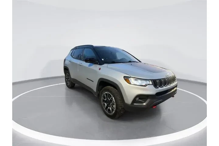 $27800 : Jeep Compass 2024 4x4 Trailh image 2