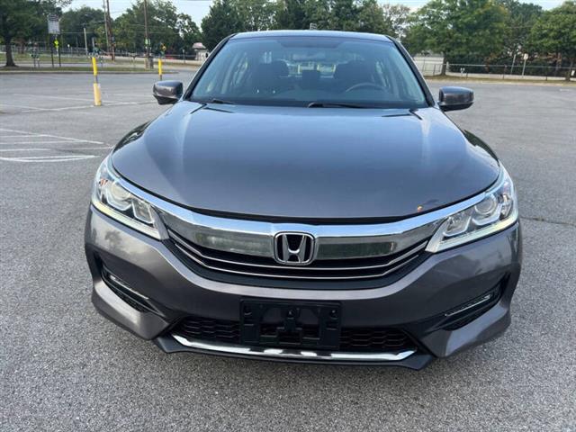 $9900 : 2017 Accord EX image 4