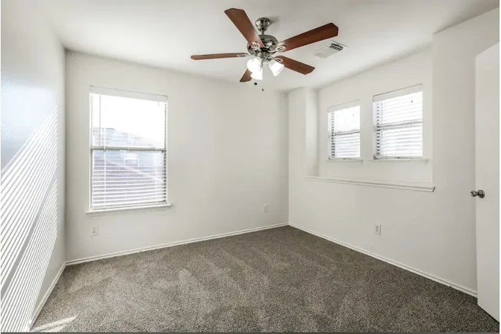 $1300 : Low income single family house image 6