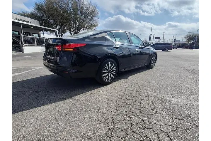$21698 : Nissan Altima 2025 2.5 SV 4d image 3