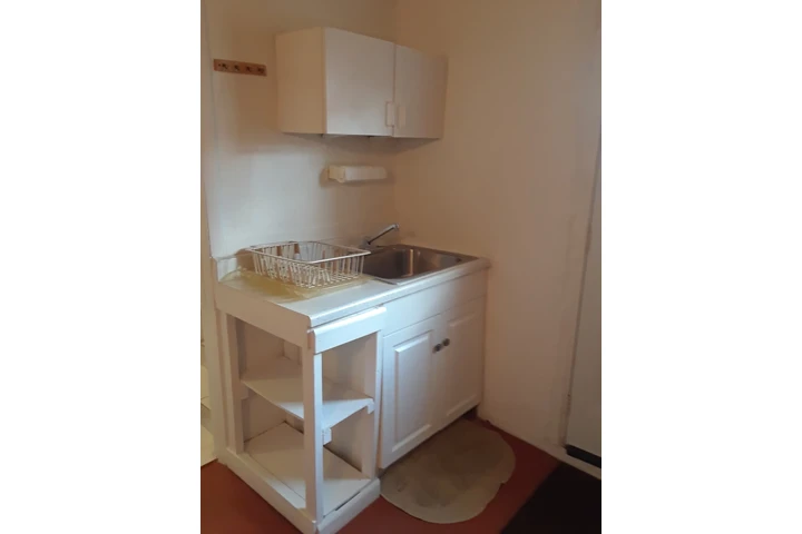 $1300 : Efficiency/studio 1 persona image 3