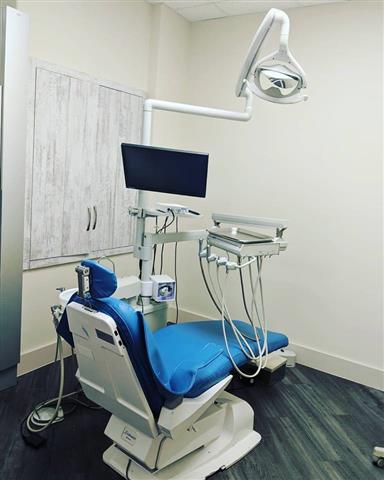 LuxDen Dental Center image 5