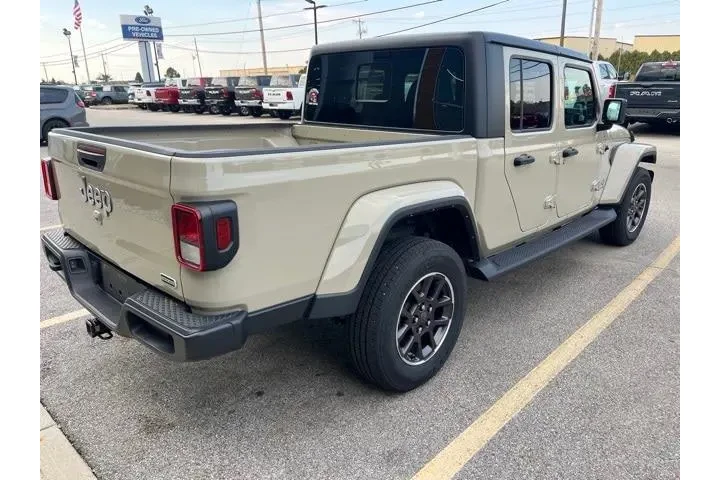 $30446 : Jeep Gladiator 2022 4x4 Over image 3
