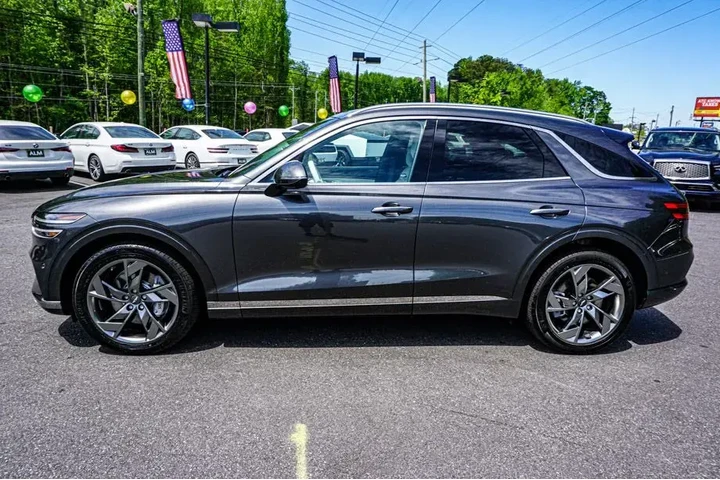 $33960 : Genesis Electrified GV70 202 image 6