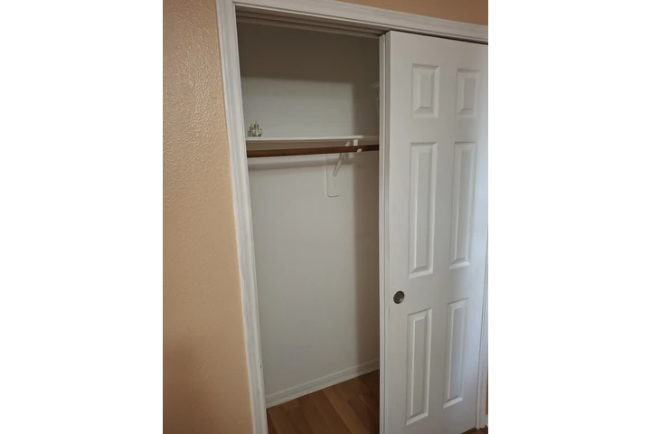 $600 : Se renta cuarto !!. image 3