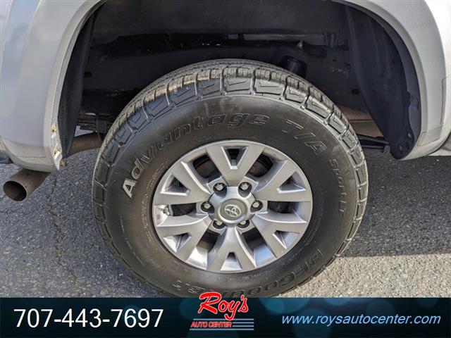 $28995 : 2018 Tacoma SR5 V6 4WD Truck image 9