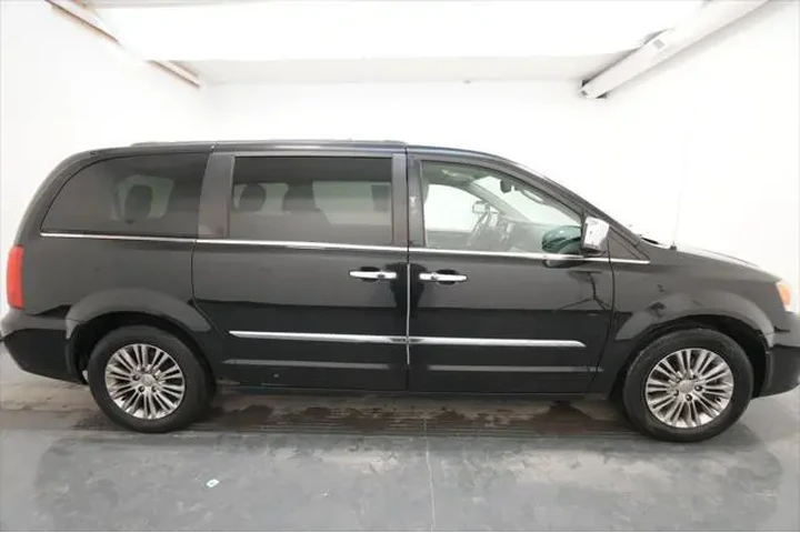 $5900 : Chrysler Town and Country 20 image 10