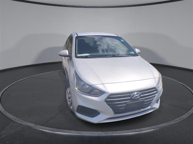 $12700 : PRE-OWNED 2018 HYUNDAI ACCENT image 3
