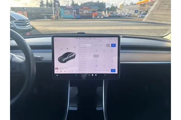 $18999 : Tesla Model 3 2018 Mid Range image 10