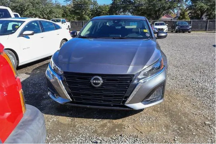 $17998 : Nissan Altima 2024 2.5 SV 4d image 2